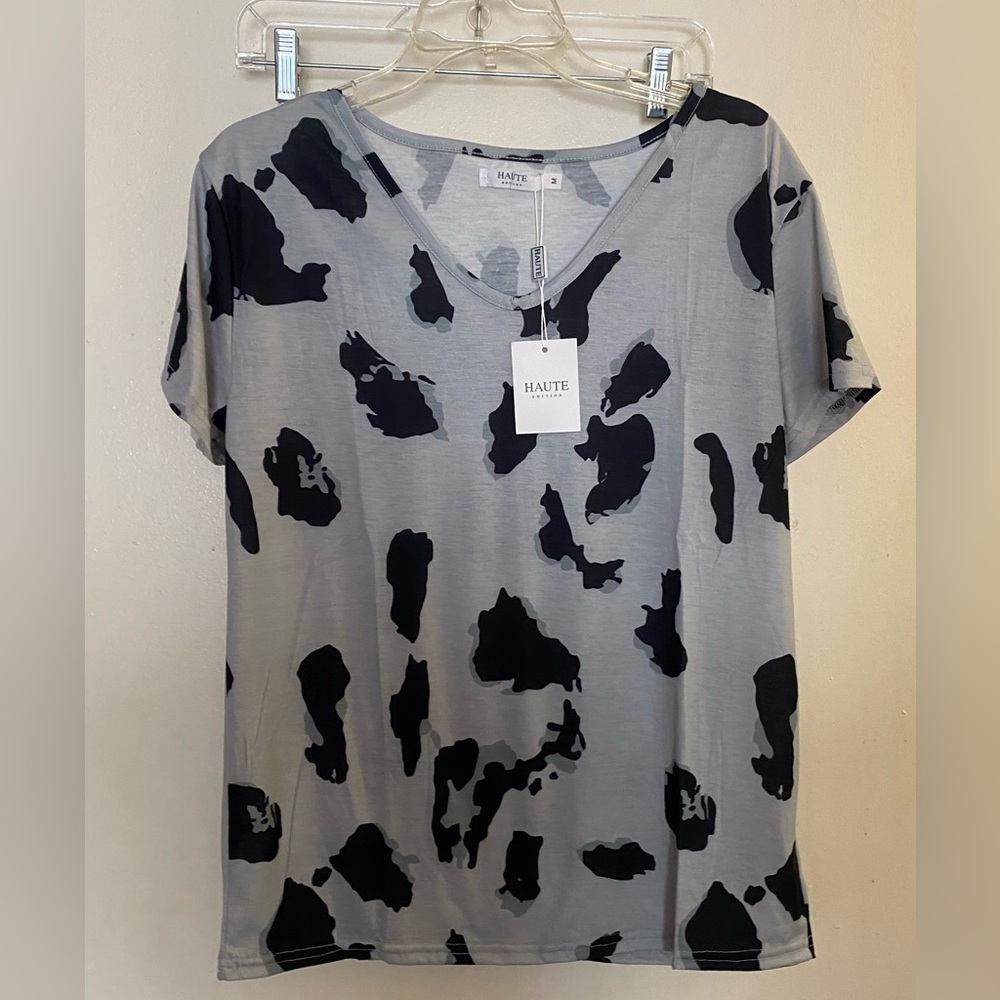 Haute Women’s Blouse M Medium Black Gray Print V Neck NWT Bust 38”